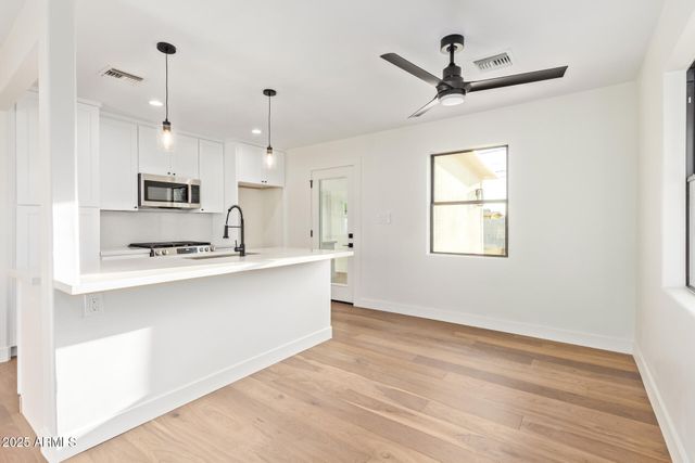 9042 N 3RD Avenue, Phoenix, AZ 85021