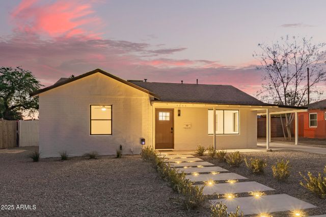 9042 N 3RD Avenue, Phoenix, AZ 85021