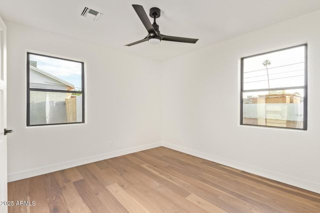 9042 N 3RD Avenue, Phoenix, AZ 85021