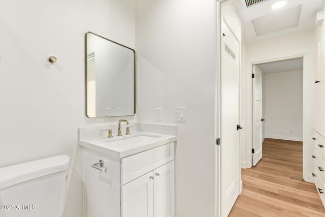 9042 N 3RD Avenue, Phoenix, AZ 85021