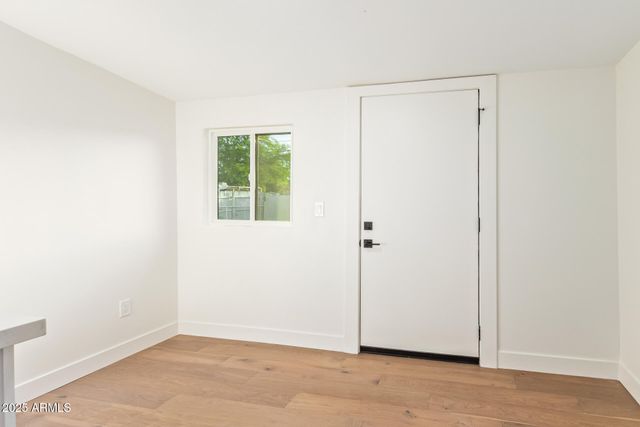 9042 N 3RD Avenue, Phoenix, AZ 85021