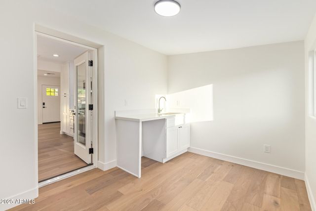 9042 N 3RD Avenue, Phoenix, AZ 85021