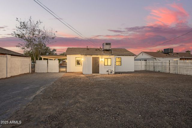 9042 N 3RD Avenue, Phoenix, AZ 85021