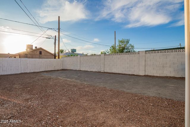 9042 N 3RD Avenue, Phoenix, AZ 85021