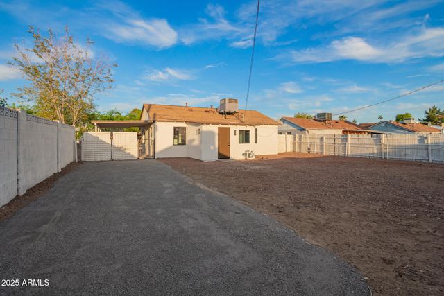 9042 N 3RD Avenue, Phoenix, AZ 85021