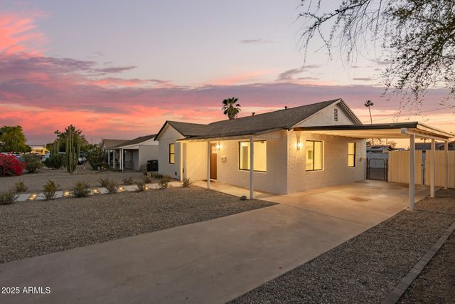 9042 N 3RD Avenue, Phoenix, AZ 85021