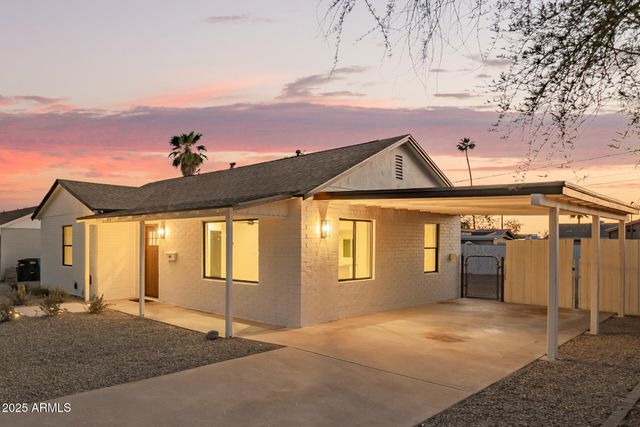 9042 N 3RD Avenue, Phoenix, AZ 85021