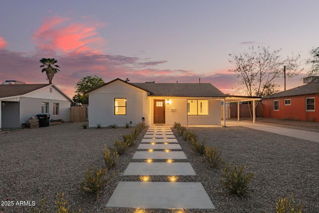 9042 N 3RD Avenue, Phoenix, AZ 85021