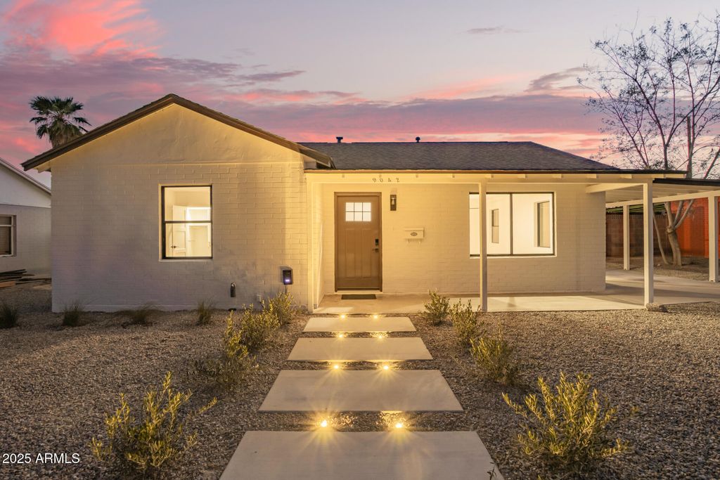 9042 N 3RD Avenue, Phoenix, AZ 85021