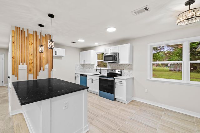 12621 Bertha, Little Rock, AR 72210