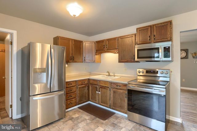 21 NATALIE LN, Cleona, PA 17042