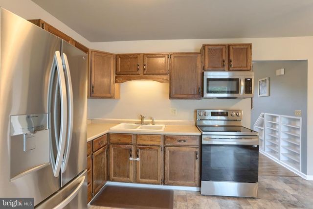 21 NATALIE LN, Cleona, PA 17042
