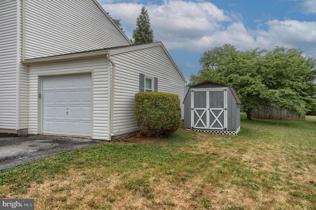 21 NATALIE LN, Cleona, PA 17042