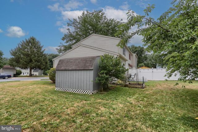 21 NATALIE LN, Cleona, PA 17042