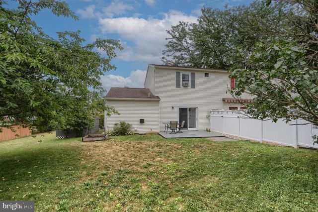 21 NATALIE LN, Cleona, PA 17042