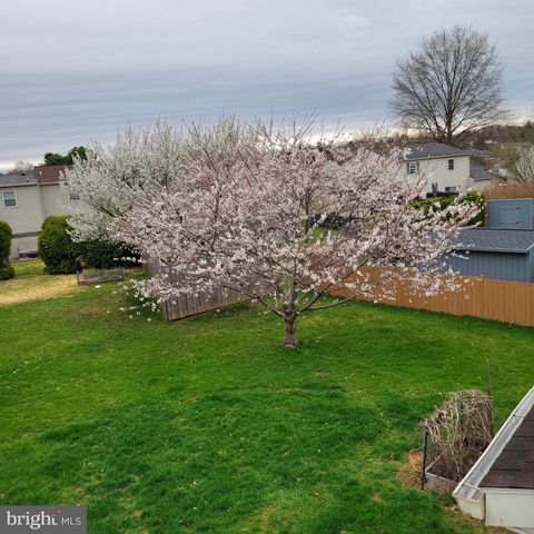 21 NATALIE LN, Cleona, PA 17042