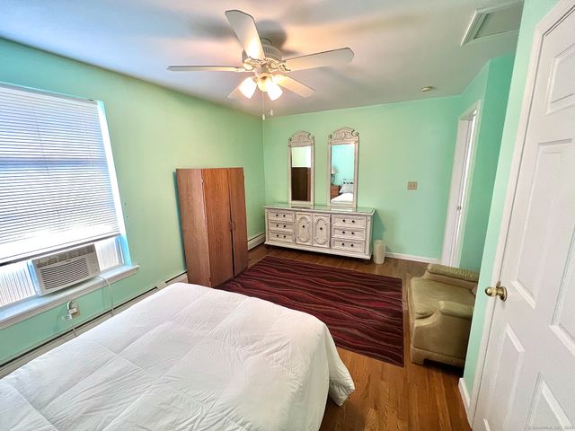906 East Broadway, Milford, CT 06460