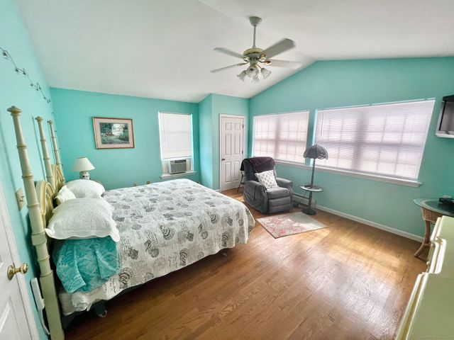 906 East Broadway, Milford, CT 06460