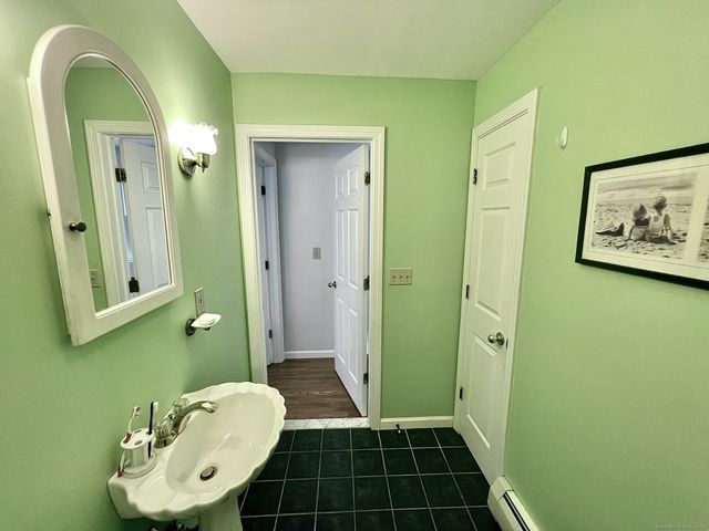 906 East Broadway, Milford, CT 06460