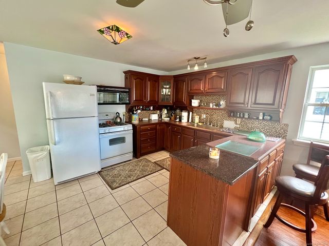 906 East Broadway, Milford, CT 06460