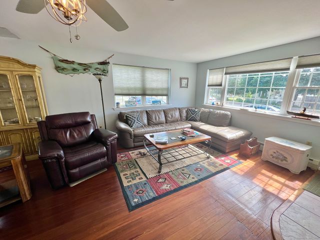 906 East Broadway, Milford, CT 06460