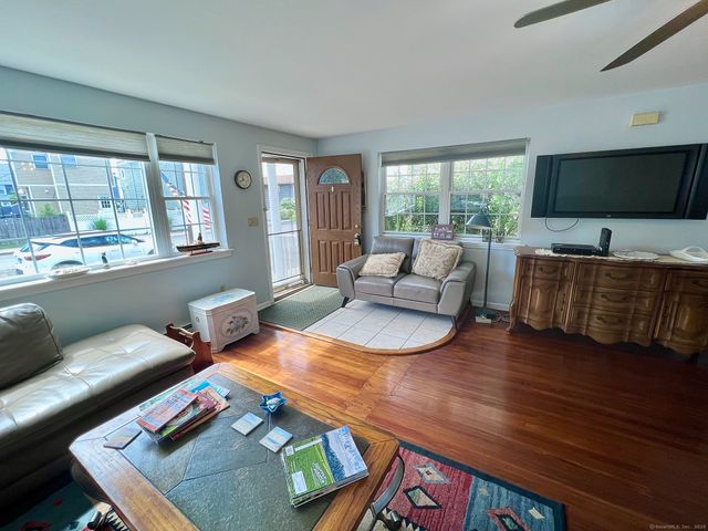 906 East Broadway, Milford, CT 06460