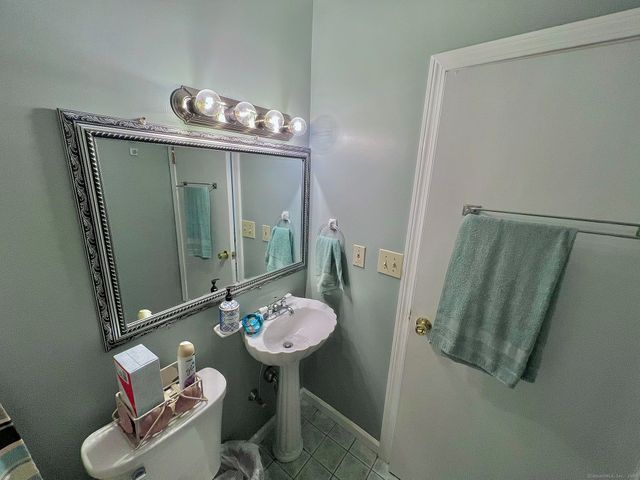 906 East Broadway, Milford, CT 06460