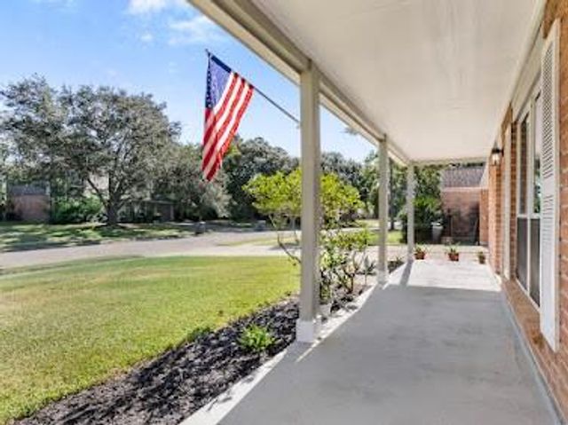 16606 Oxnard Lane, Friendswood, TX 77546