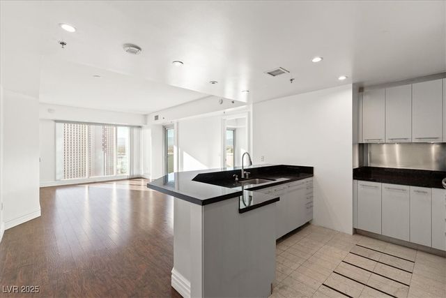 2700 Las Vegas Boulevard 1701, Las Vegas, NV 89109