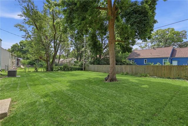 5311 W 50th Terrace, Roeland Park, KS 66205