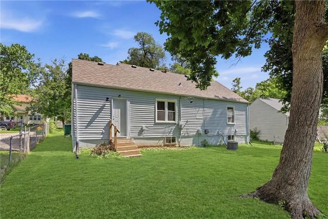 5311 W 50th Terrace, Roeland Park, KS 66205