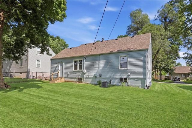 5311 W 50th Terrace, Roeland Park, KS 66205