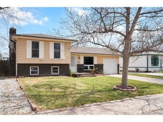 1052 Lewiston St, Aurora, CO 80011