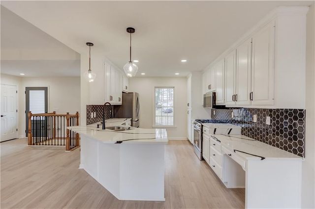 4900 Flat Creek Road, Oakwood, GA 30566