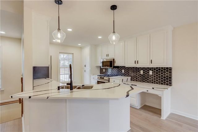 4900 Flat Creek Road, Oakwood, GA 30566