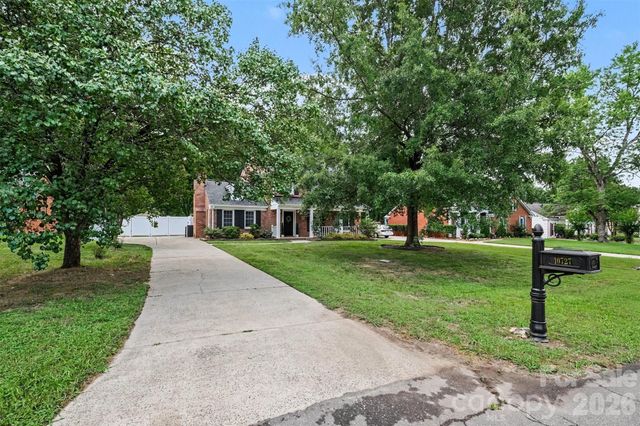 10727 Colony Woods Drive, Charlotte, NC 28277