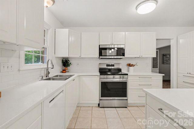 10727 Colony Woods Drive, Charlotte, NC 28277