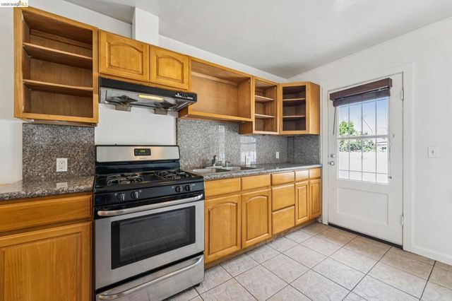 33 W Bissell, Richmond, CA 94801