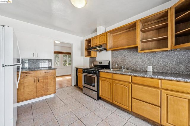 33 W Bissell, Richmond, CA 94801