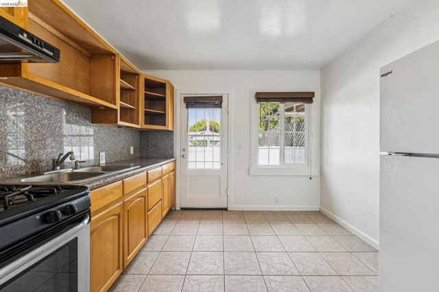 33 W Bissell, Richmond, CA 94801