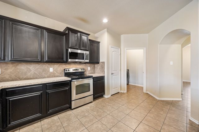 2028 Carriage Road, Heartland, TX 75126