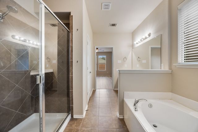 2028 Carriage Road, Heartland, TX 75126