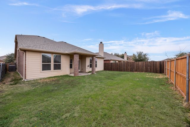 2028 Carriage Road, Heartland, TX 75126