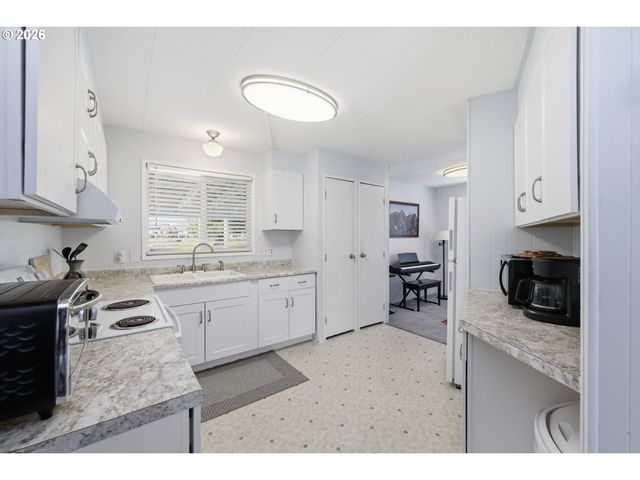 1199 N TERRY St 282, Eugene, OR 97402