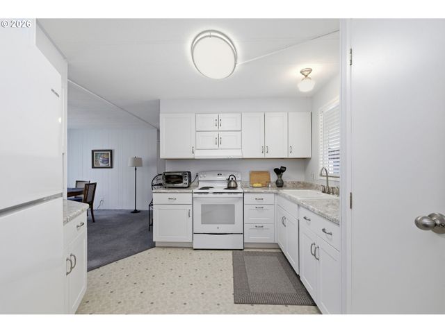 1199 N TERRY St 282, Eugene, OR 97402