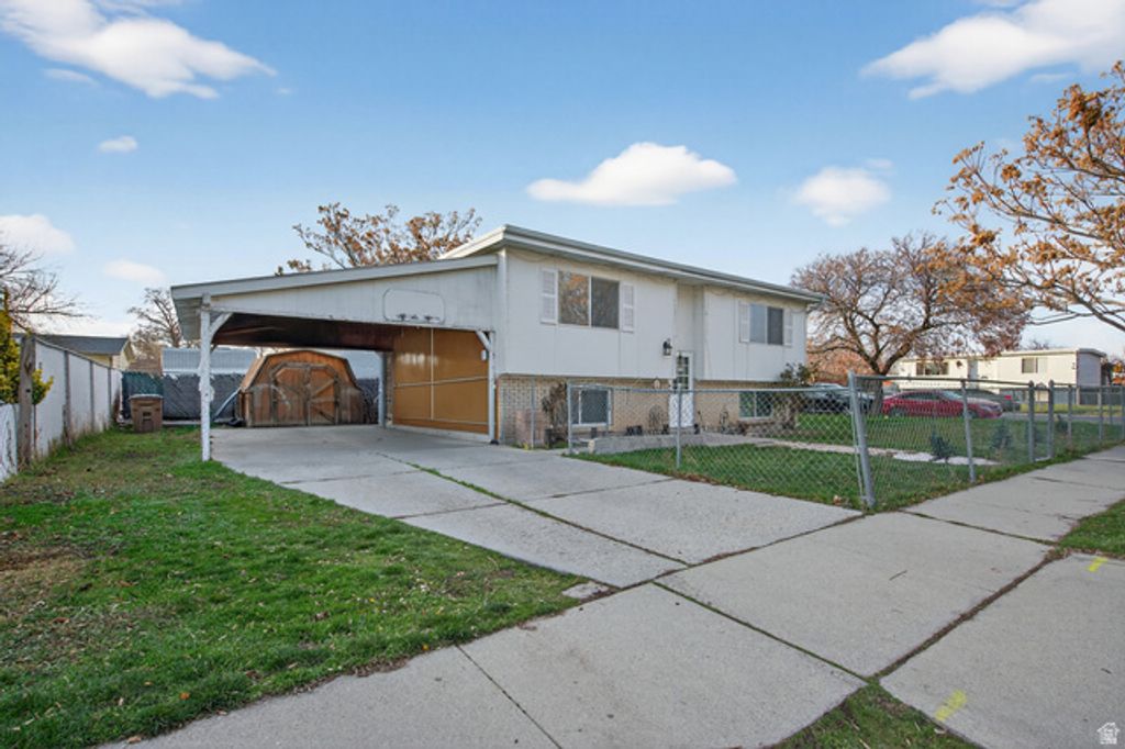 Image 3 of property listing at 1863 W POLARIS WAY, Salt Lake City, UT 84116