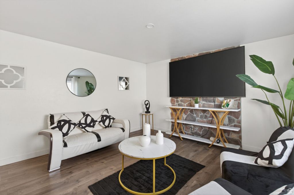 Image 4 of property listing at 1863 W POLARIS WAY, Salt Lake City, UT 84116