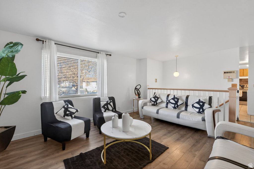 Image 5 of property listing at 1863 W POLARIS WAY, Salt Lake City, UT 84116