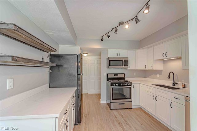 6300 Greenwood 402, Northfield, OH 44067