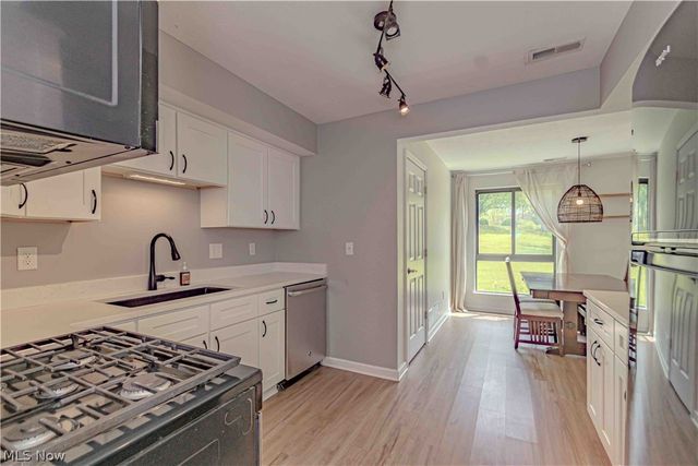 6300 Greenwood 402, Northfield, OH 44067
